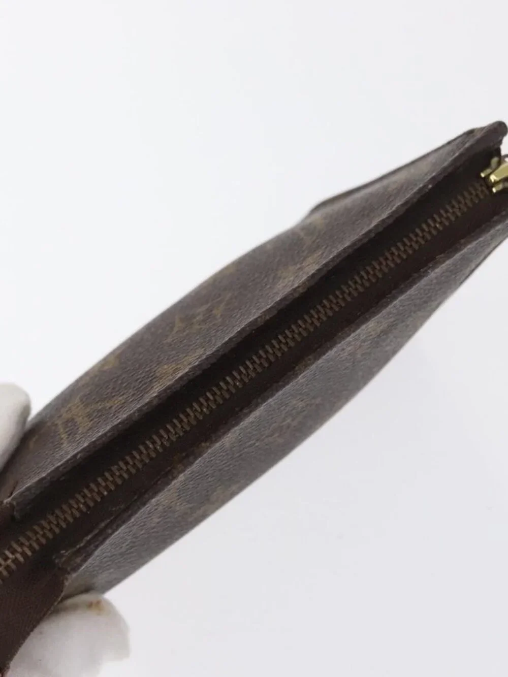 LOUIS VUITTON Monogram Poche Toilette 15 Pouch M47546 LV Auth 168185